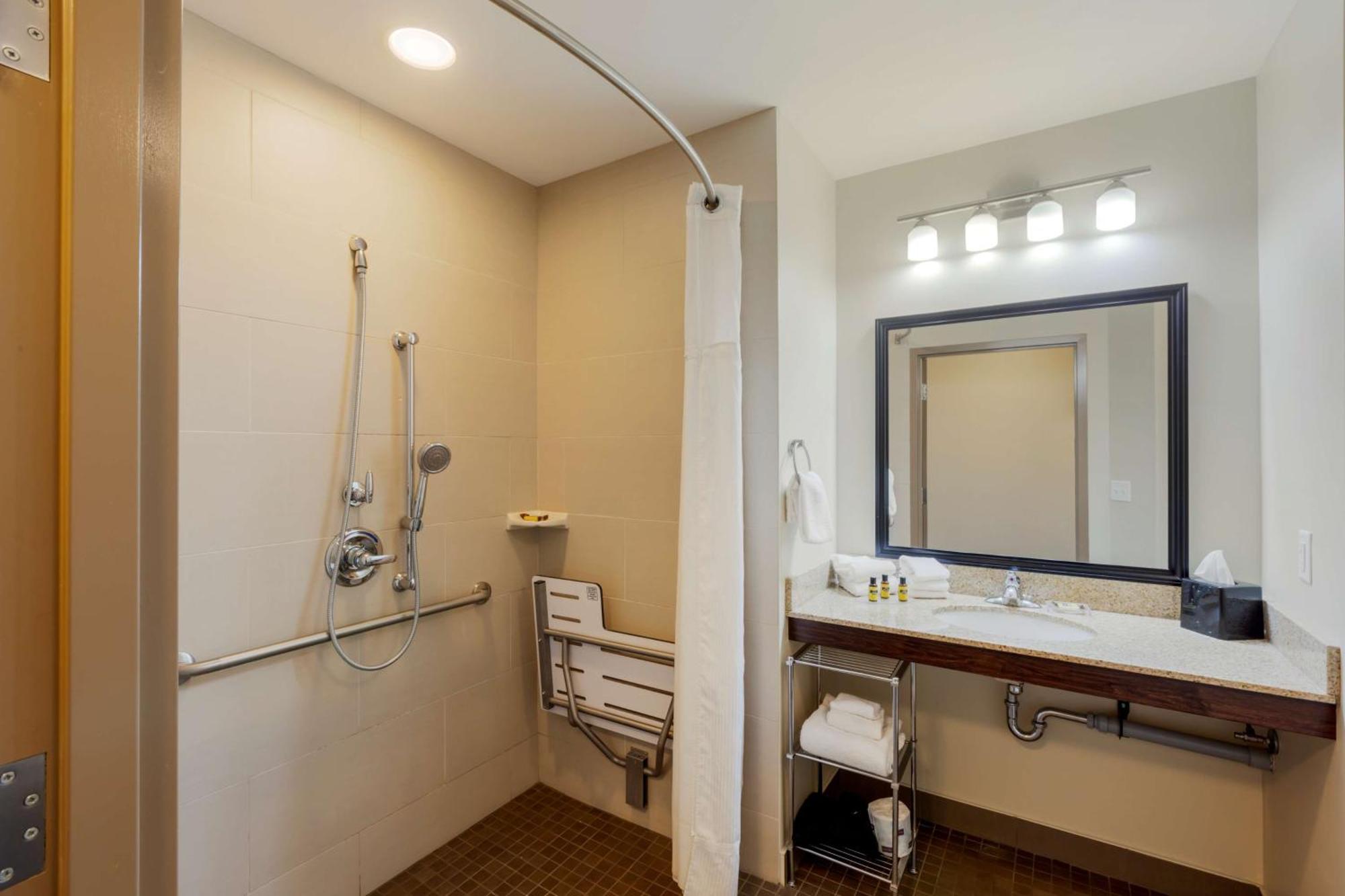 Best Western Plus Walkerton Hotel & Conference Centre Buitenkant foto
