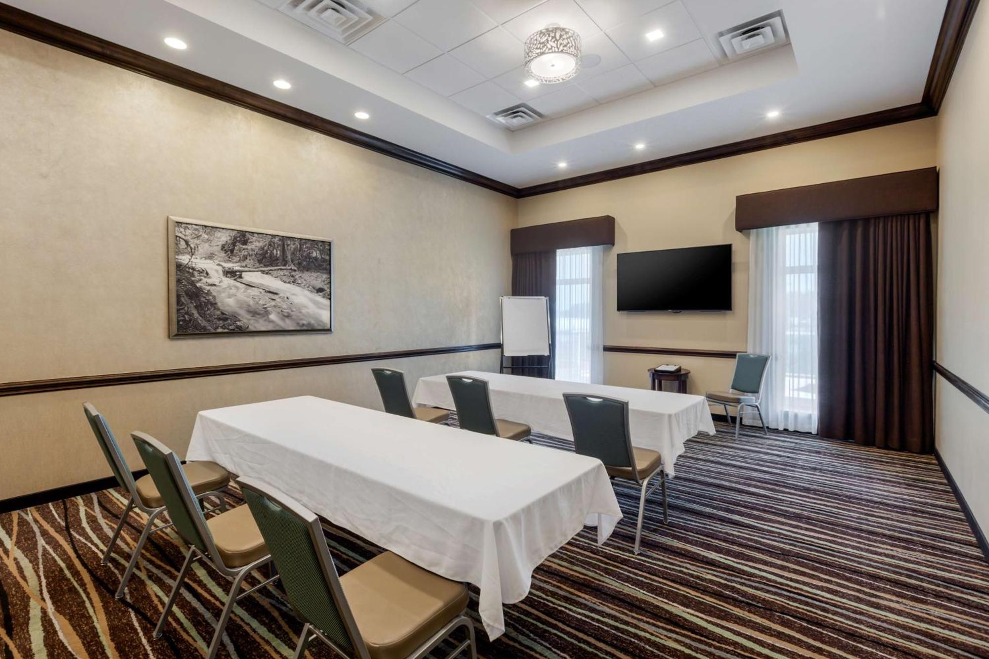 Best Western Plus Walkerton Hotel & Conference Centre Buitenkant foto